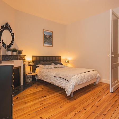 Au Dessus Des Toits Apartment Cauterets Bagian luar foto